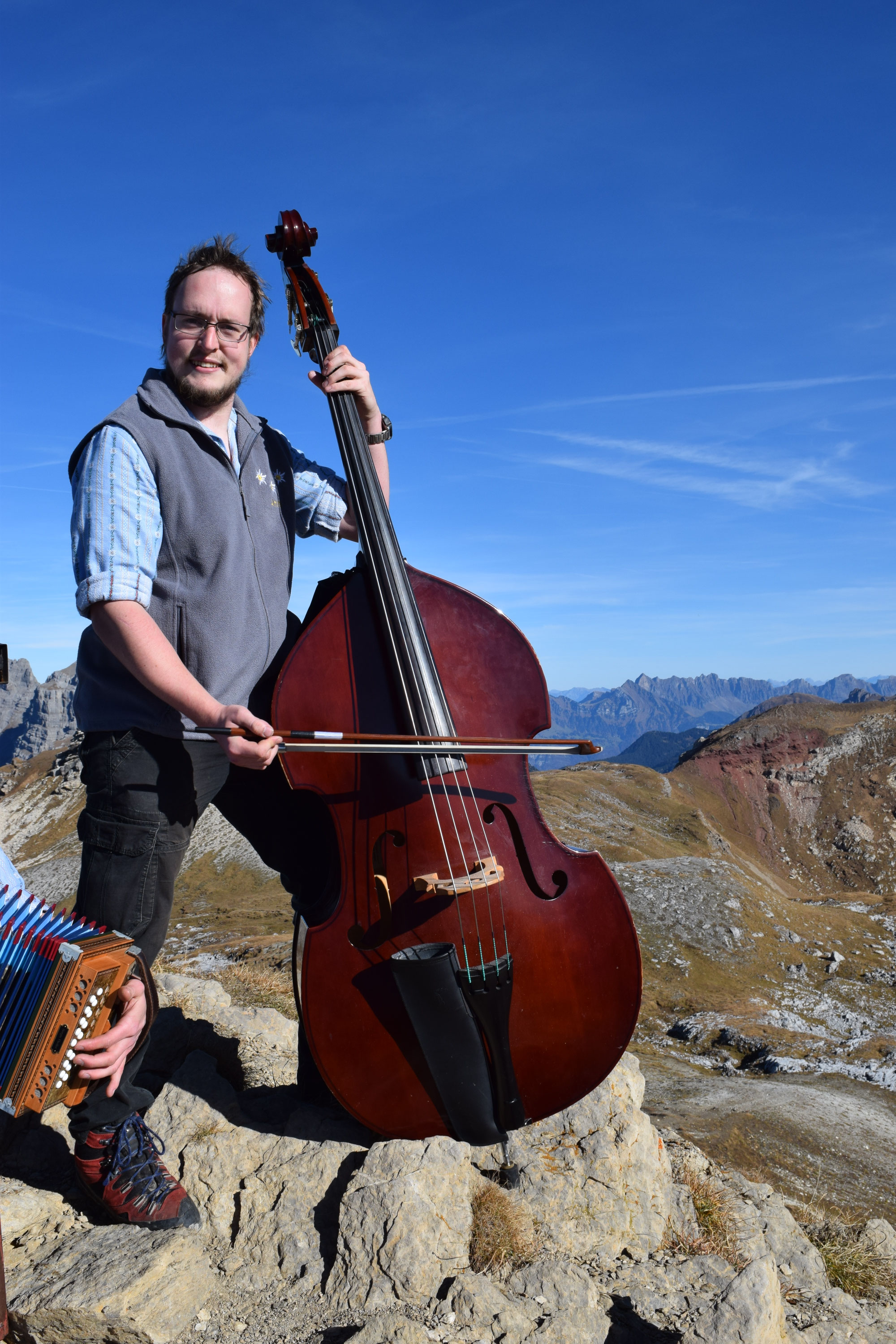 Andreas Marty mit dem Kontrabass