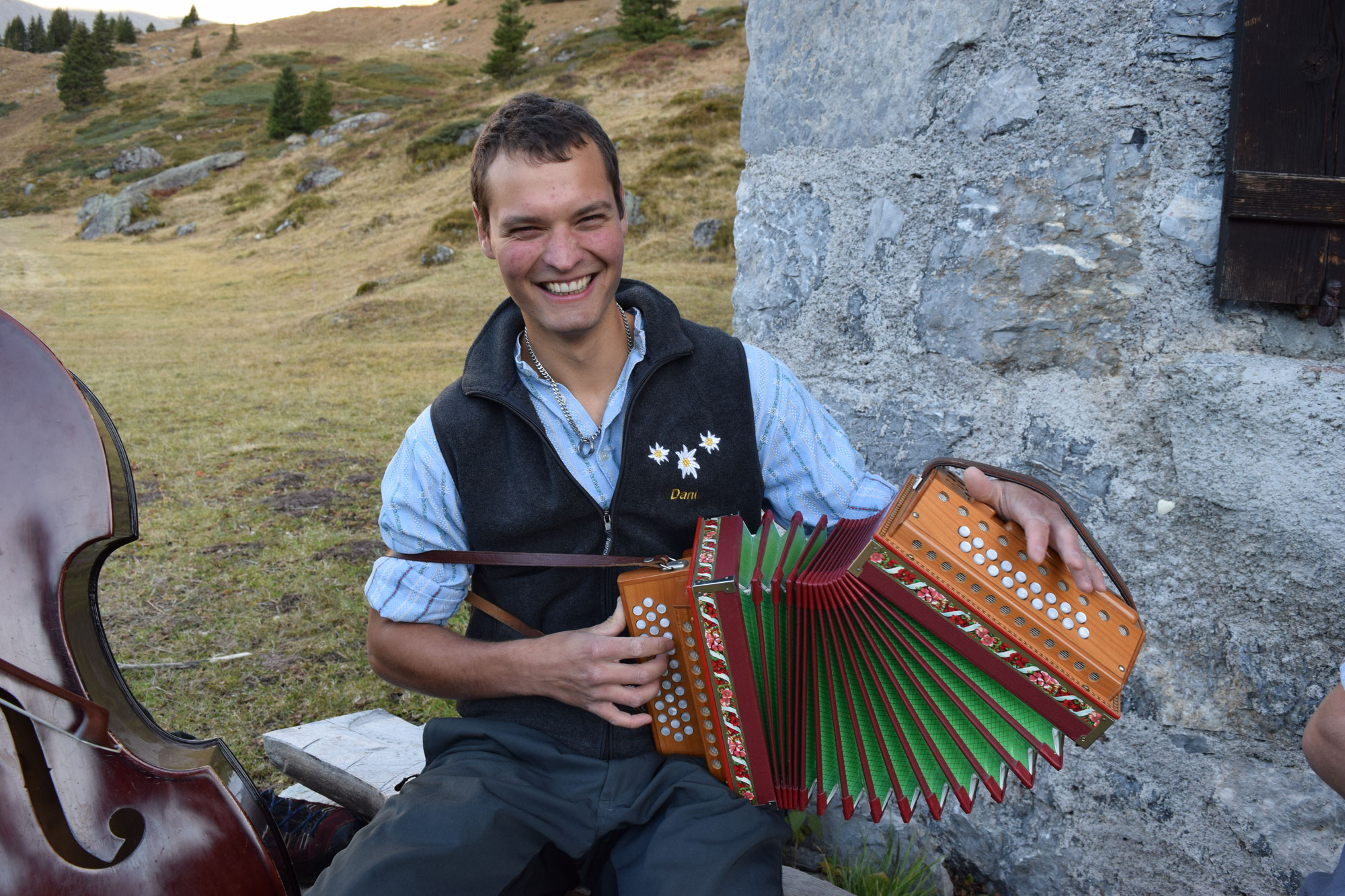 Daniel Annen mit dem Schwyzerörgeli